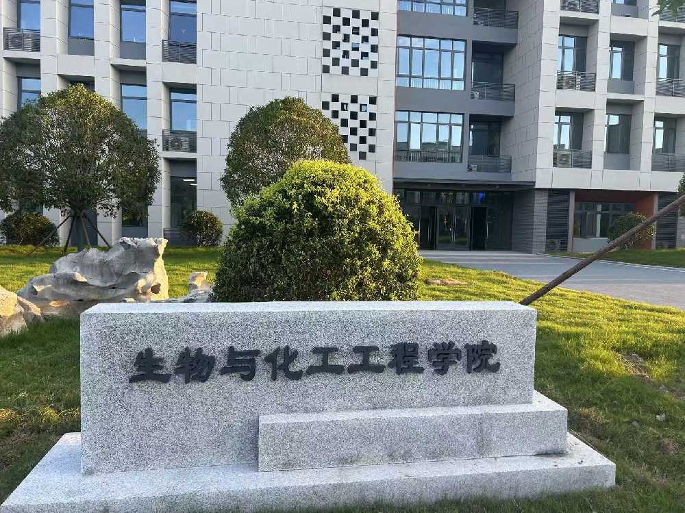 曾都区扬州职业大学体育场高杆灯项目